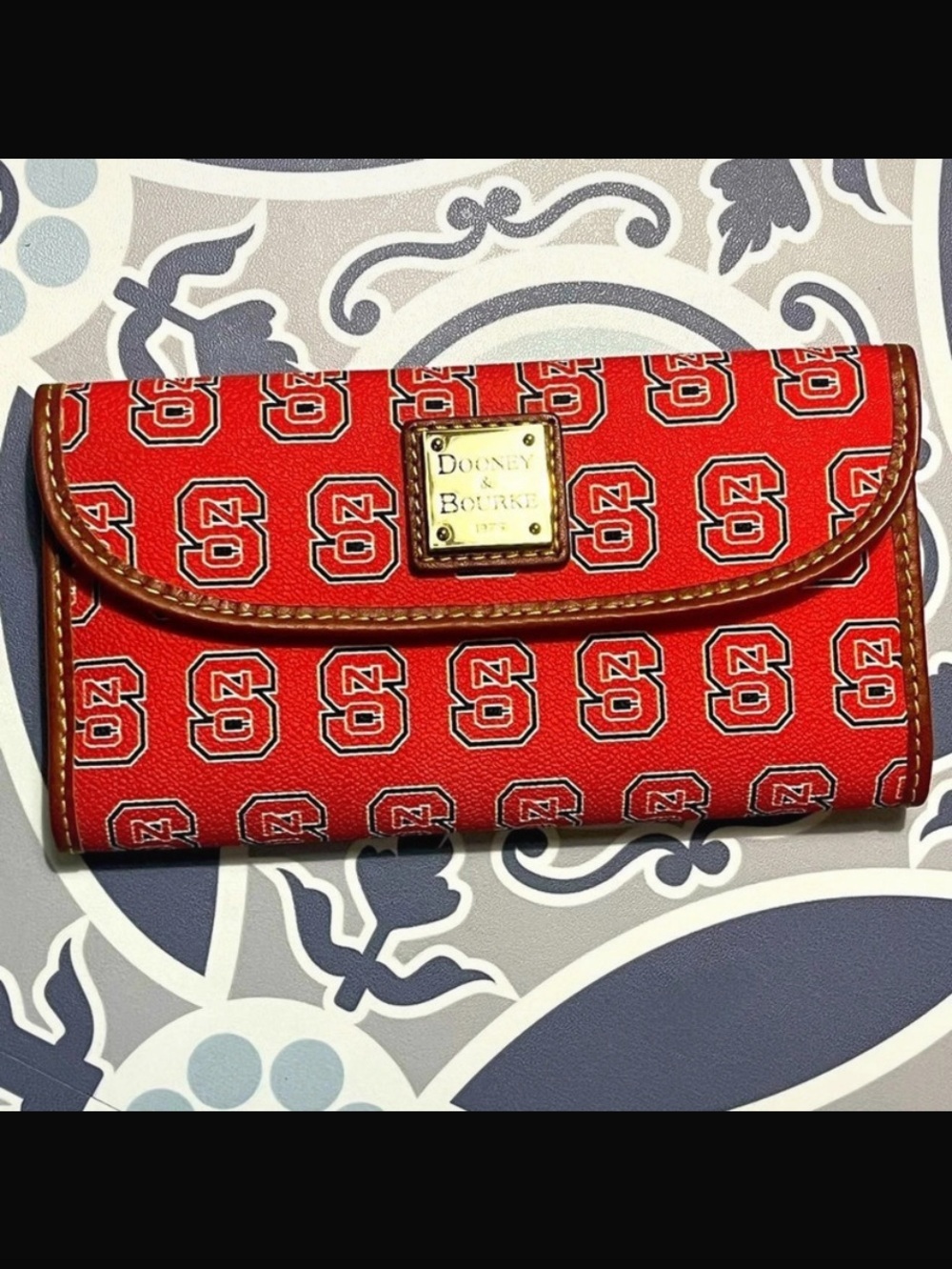 Dooney & Bourke women’s NC
State Monogram Leather Wallet, Like New